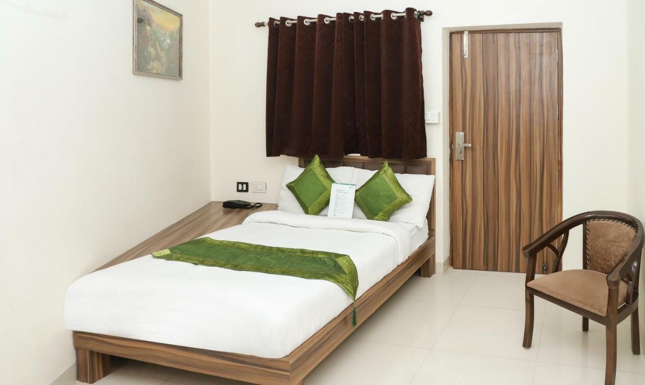 Oyo 10213 Hotel Panache Mathura Exterior foto